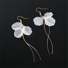 Load image into Gallery viewer, Korean Retro Asymmetric Butterfly Imitation Pearl Earrings Fashion Round Flower Brincos Long Statement Wings Earrings Jewelry