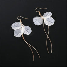 Load image into Gallery viewer, Korean Retro Asymmetric Butterfly Imitation Pearl Earrings Fashion Round Flower Brincos Long Statement Wings Earrings Jewelry