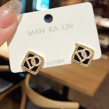 Load image into Gallery viewer, Women's Geometric Drop Earrings 2021 New Round Pendant Earrings Party Jewelry Gift Golden Fashion Trend Fashion Stud Earrings