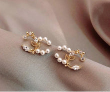 Load image into Gallery viewer, Women's Geometric Drop Earrings 2021 New Round Pendant Earrings Party Jewelry Gift Golden Fashion Trend Fashion Stud Earrings