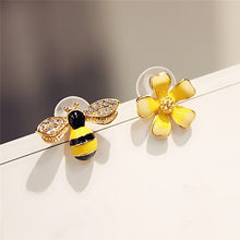 Load image into Gallery viewer, Korean Retro Asymmetric Butterfly Imitation Pearl Earrings Fashion Round Flower Brincos Long Statement Wings Earrings Jewelry
