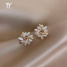 Load image into Gallery viewer, Elegant and Exquisite Opal Petal Circle Stud Earrings For Woman 2020 New Classic Jewelry Luxury Party Girl's Unusual Earrings
