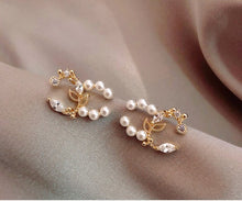 Load image into Gallery viewer, Women's Geometric Drop Earrings 2021 New Round Pendant Earrings Party Jewelry Gift Golden Fashion Trend Fashion Stud Earrings
