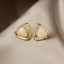 Load image into Gallery viewer, Elegant and Exquisite Opal Petal Circle Stud Earrings For Woman 2020 New Classic Jewelry Luxury Party Girl's Unusual Earrings
