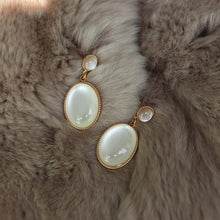 Load image into Gallery viewer, Elegant and Exquisite Opal Petal Circle Stud Earrings For Woman 2020 New Classic Jewelry Luxury Party Girl's Unusual Earrings
