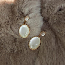 Load image into Gallery viewer, Elegant and Exquisite Opal Petal Circle Stud Earrings For Woman 2020 New Classic Jewelry Luxury Party Girl's Unusual Earrings
