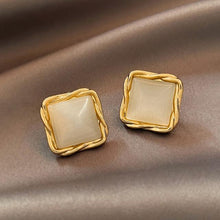 Load image into Gallery viewer, Elegant and Exquisite Opal Petal Circle Stud Earrings For Woman 2020 New Classic Jewelry Luxury Party Girl's Unusual Earrings
