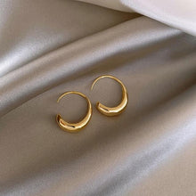 Load image into Gallery viewer, 2020 New Classic Copper Alloy Smooth Metal Hoop Earrings For Woman Fashion Korean Jewelry Temperament Girl&#39;s Daily Wear earrings
